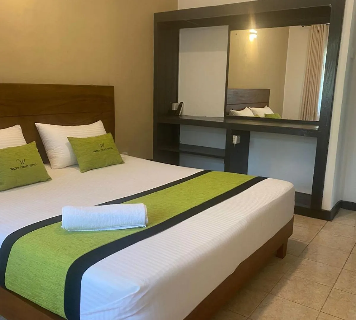 Waterfront Hotel קנדי סרי לנקה